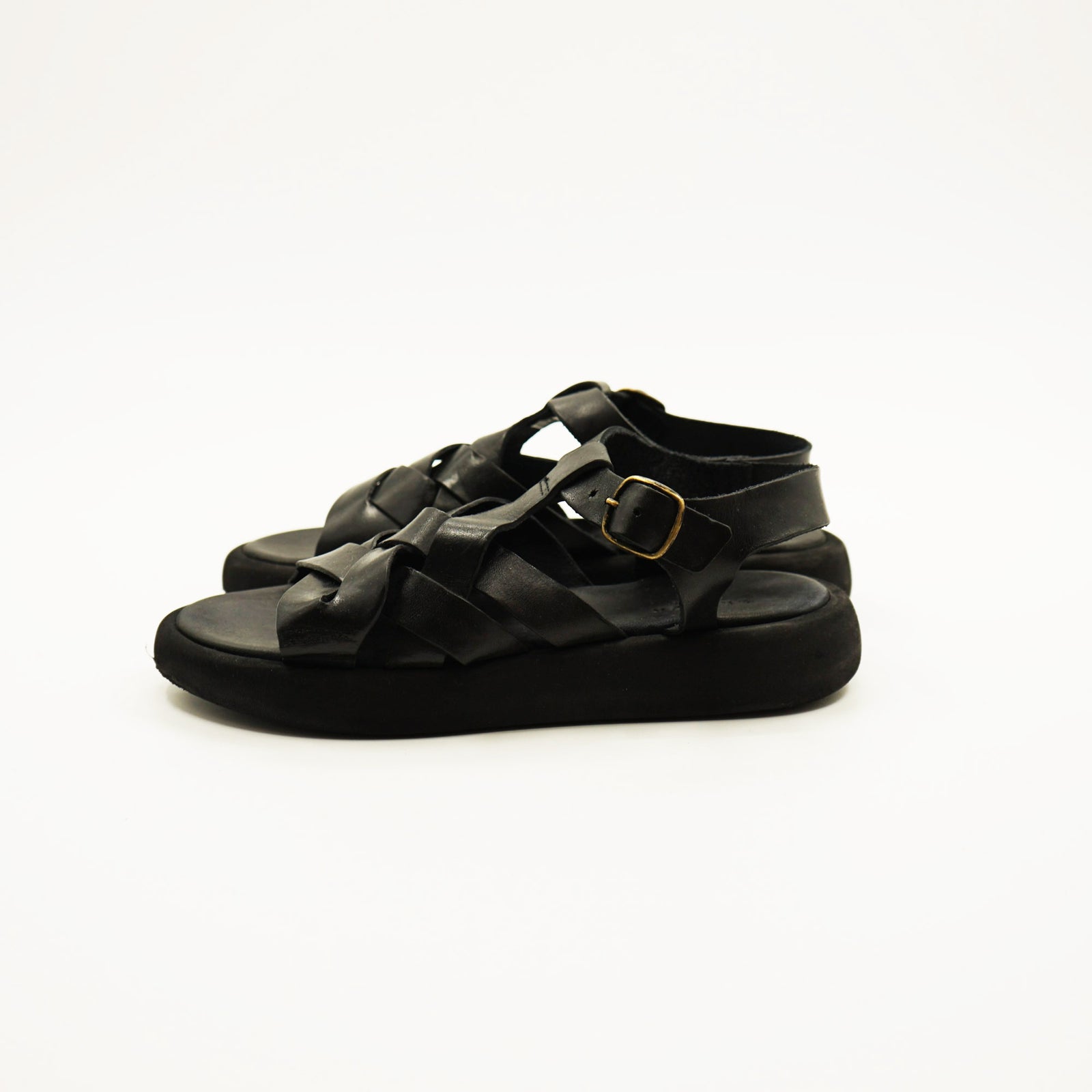 Anndemeurmester ブラックレザー ポインテッド サンダル Anndemeurmester ブラックレザー ポインテッド サンダル