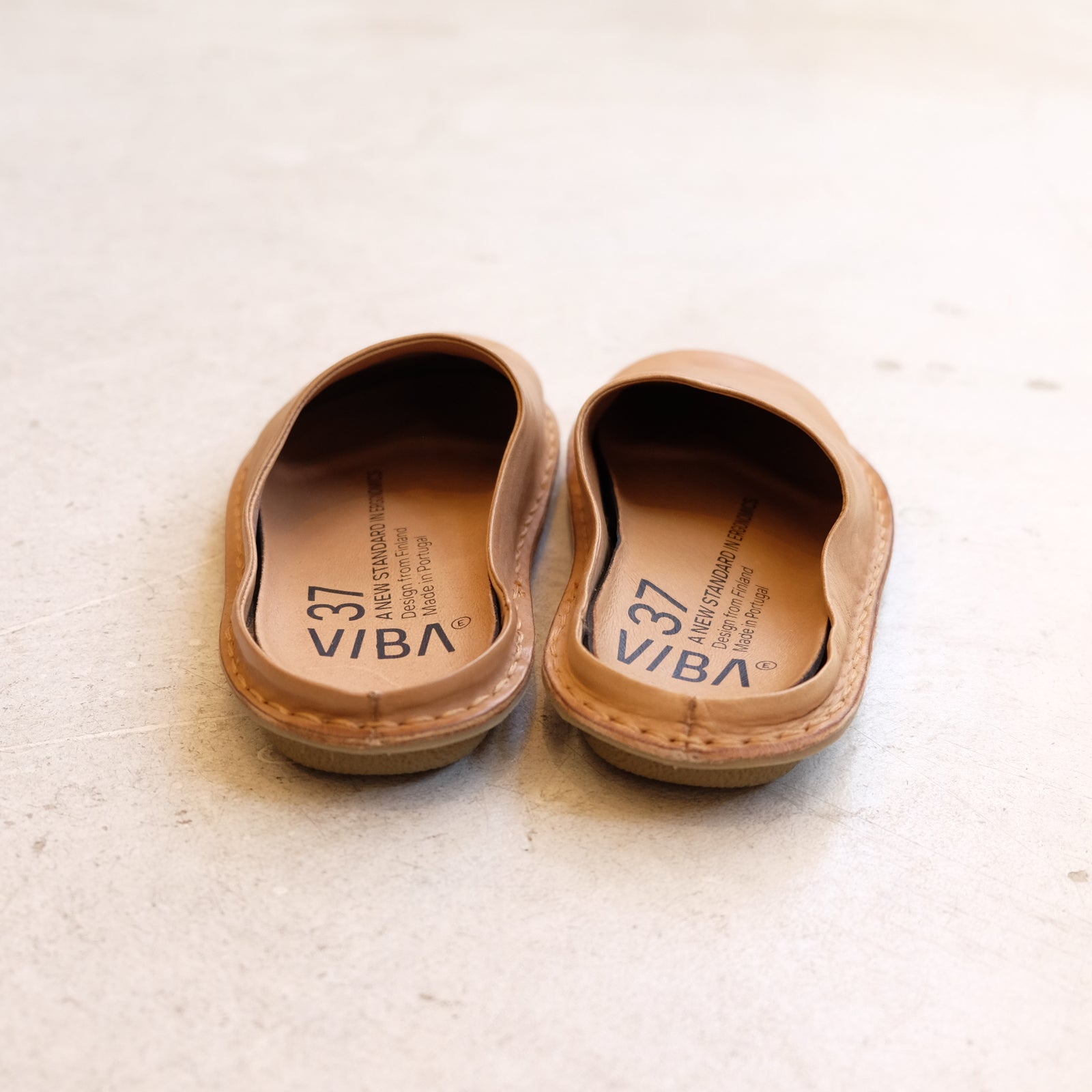 VIBAe ROMA Leather ヴィバ スリッパ Fawn Tan / Preto Black