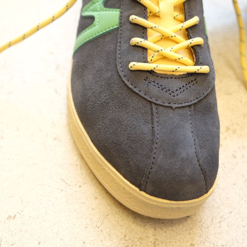KARHU　カルフ　TRAMPAS　INDIA/ABSINTHE スニーカー