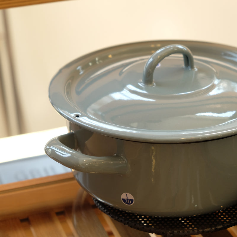 Pot With Lid 20cm 　ポット ウィズ リッド 20cm   ホーロー製両手鍋