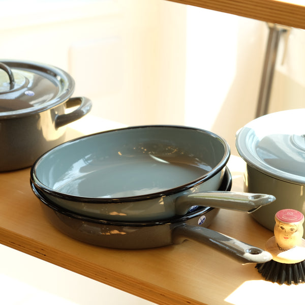 Flying Pan HERE by DETAIL ホーローフライパン – Osmund Drive