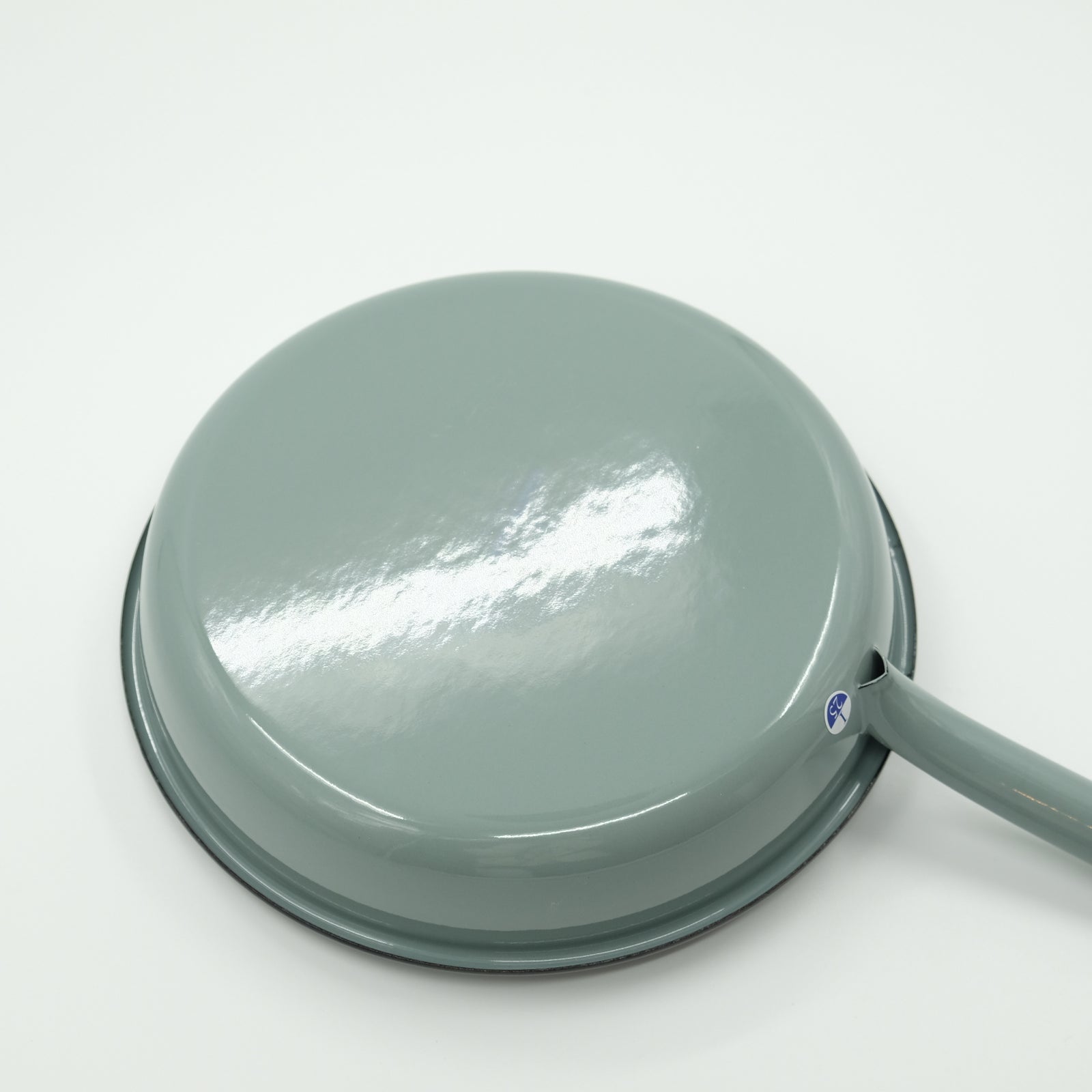 Flying Pan HERE by DETAIL ホーローフライパン – Osmund Drive