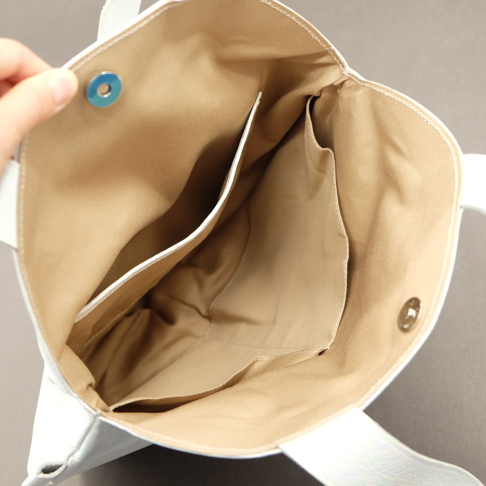 7iro Circle Bag サークルバッグ レザーバッグ 花柄型押し – Osmund Drive